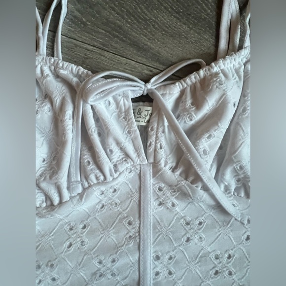 jolie and joy corset style milkmaid cropped tank top in white. Size L - Picture 4 of 5